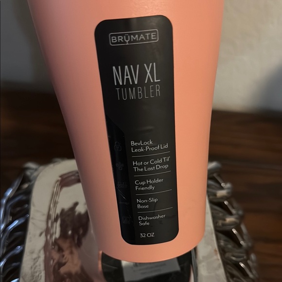 BrüMate NAV XL Tumbler in Coral - Picture 3 of 4